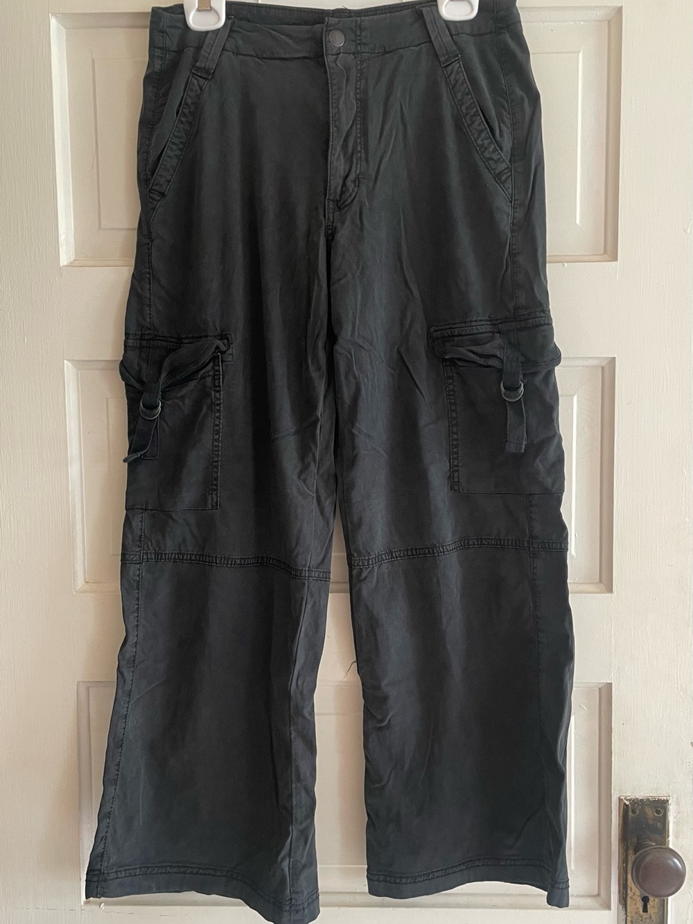 American Eagle Outfitters Black Wide-Leg Cargo Jumpsuit Pants Size 6 Short